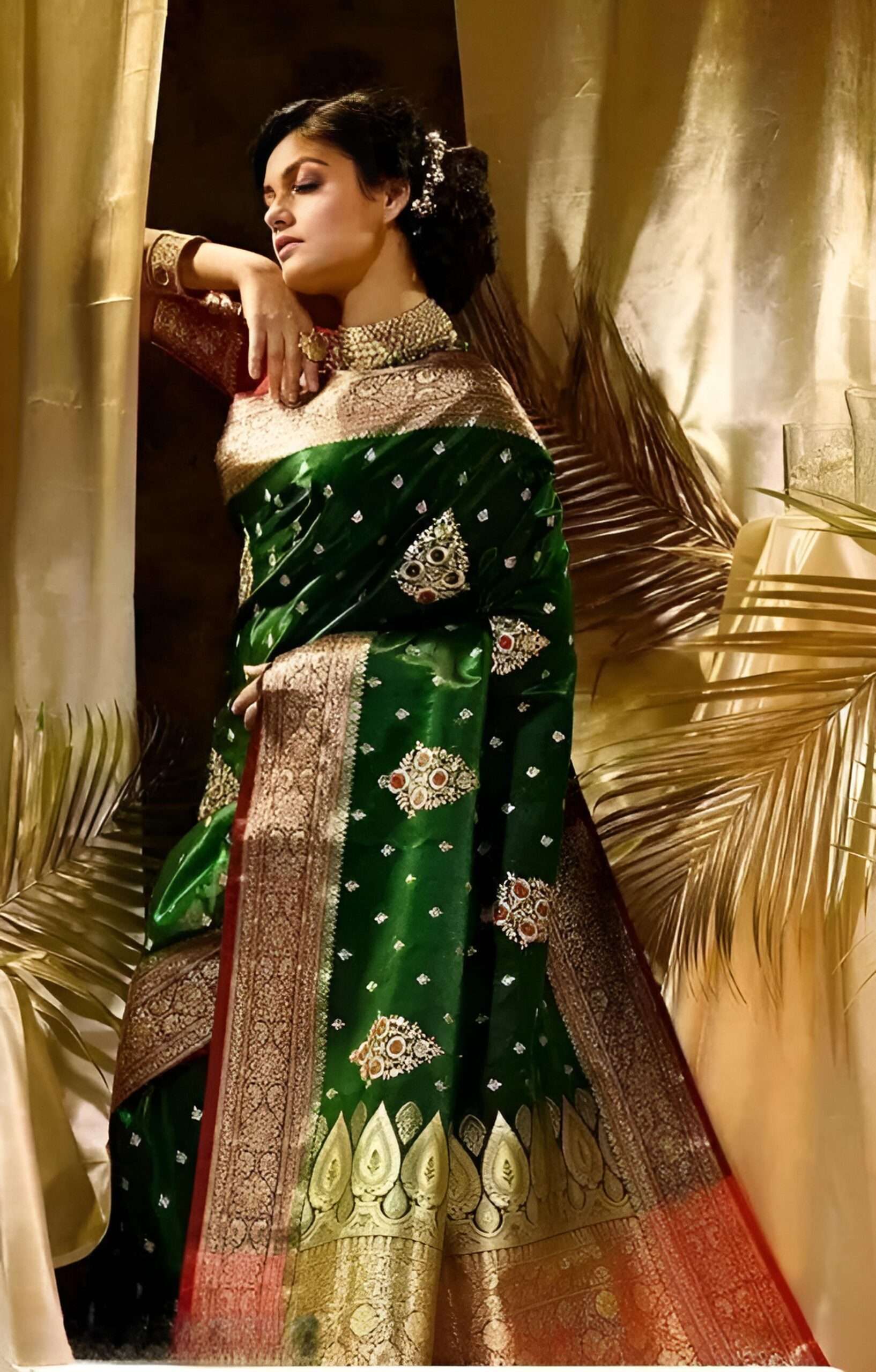 Emerald Green Banarasi Silk Saree with Opulent Golden Zari and Red Border - Image 2